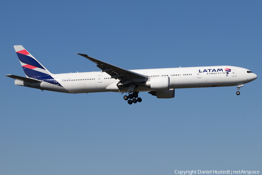 LATAM Airlines Brasil Boeing 777-32W(ER) (PT-MUH) | Photo 508579