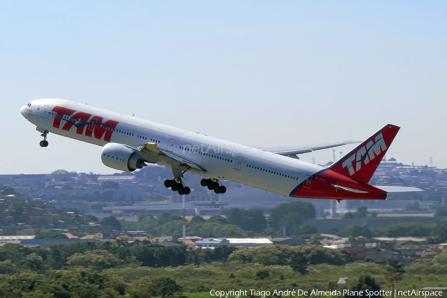 TAM Brazilian Airlines Boeing 777-32W(ER) (PT-MUH) | Photo 413655