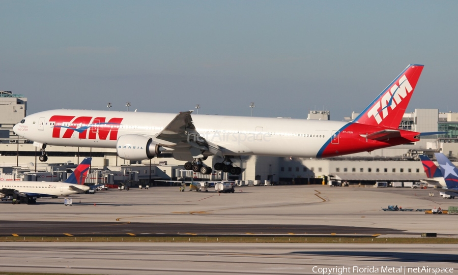 TAM Brazilian Airlines Boeing 777-32W(ER) (PT-MUH) | Photo 295704