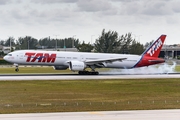 TAM Brazilian Airlines Boeing 777-32W(ER) (PT-MUH) at  Miami - International, United States