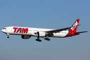 TAM Brazilian Airlines Boeing 777-32W(ER) (PT-MUH) at  Miami - International, United States