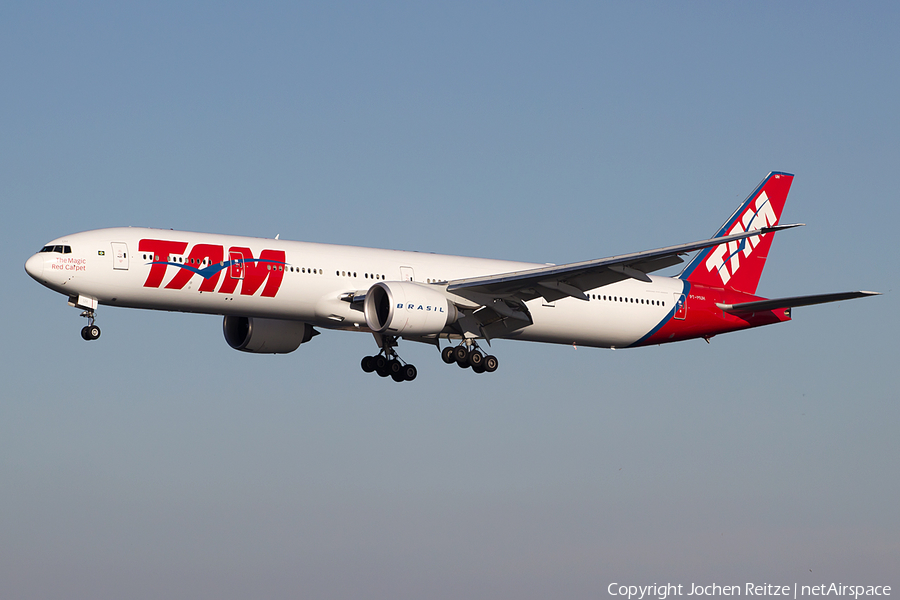 TAM Brazilian Airlines Boeing 777-32W(ER) (PT-MUH) | Photo 39821