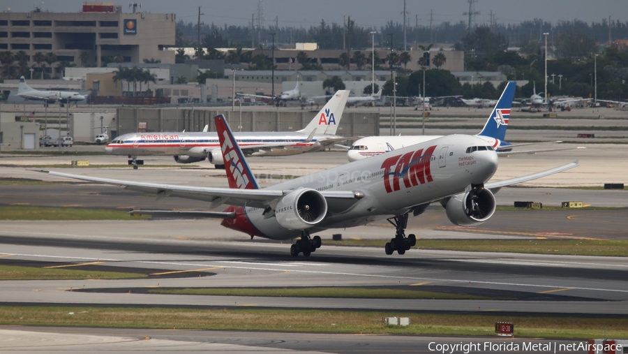 TAM Brazilian Airlines Boeing 777-32W(ER) (PT-MUH) | Photo 407630