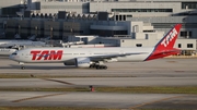 TAM Brazilian Airlines Boeing 777-32W(ER) (PT-MUH) at  Miami - International, United States