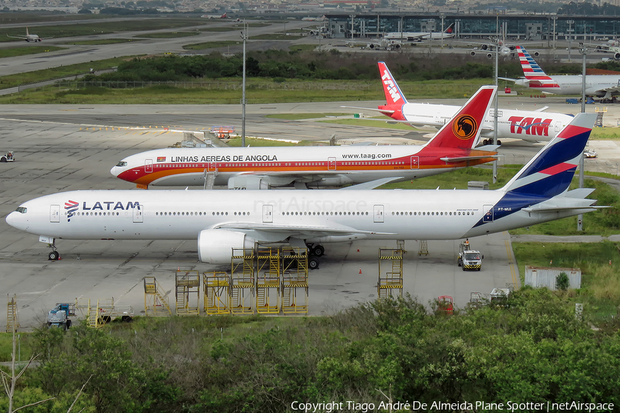 LATAM Airlines Brasil Boeing 777-32W(ER) (PT-MUI) | Photo 389416