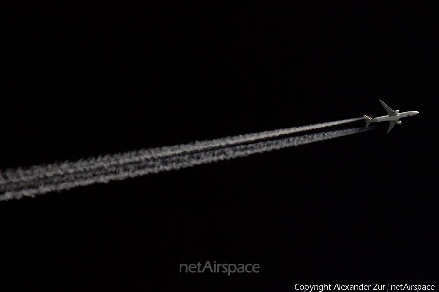 LATAM Airlines Brasil Boeing 777-32W(ER) (PT-MUI) | Photo 391595