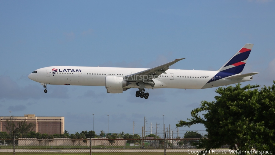 LATAM Airlines Brasil Boeing 777-32W(ER) (PT-MUI) | Photo 407634