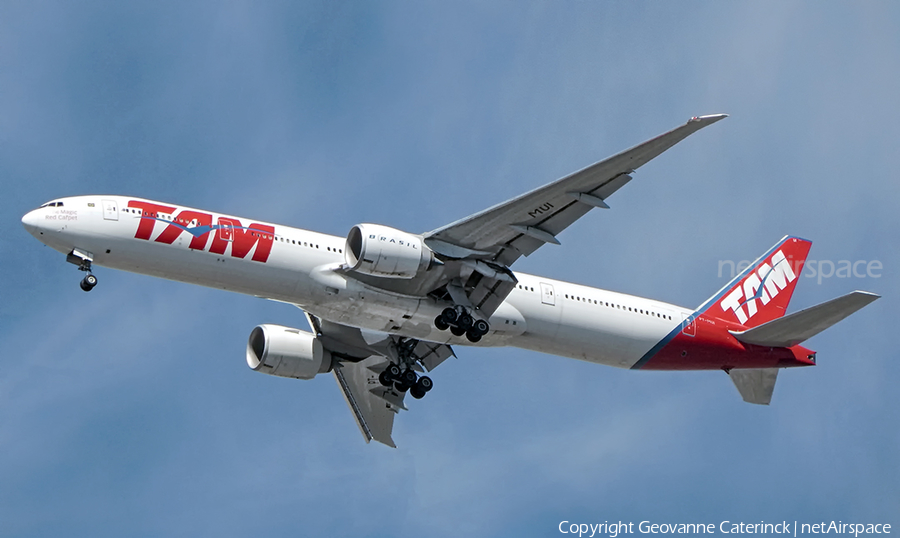 TAM Brazilian Airlines Boeing 777-32W(ER) (PT-MUI) | Photo 392830