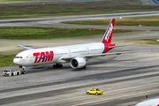 TAM Brazilian Airlines Boeing 777-32W(ER) (PT-MUI) at  Sao Paulo - Guarulhos - Andre Franco Montoro (Cumbica), Brazil