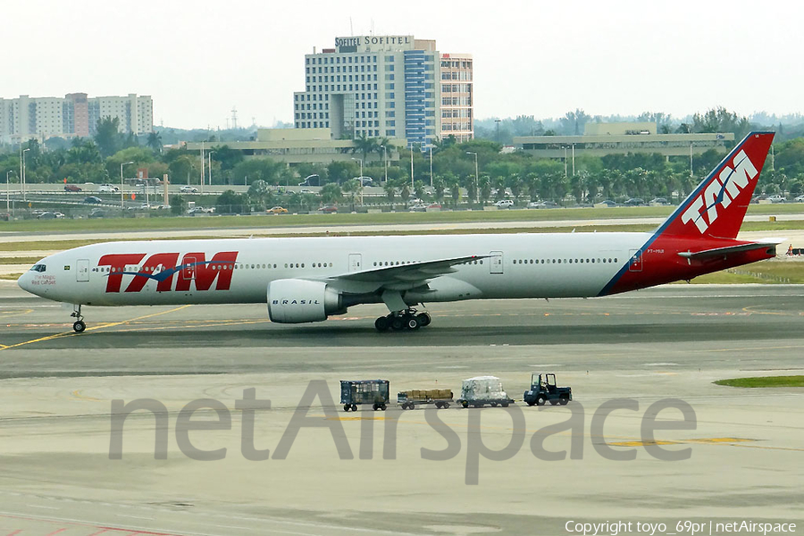 TAM Brazilian Airlines Boeing 777-32W(ER) (PT-MUI) | Photo 71567