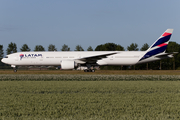 LATAM Airlines Brasil Boeing 777-32W(ER) (PT-MUJ) at  Amsterdam - Schiphol, Netherlands