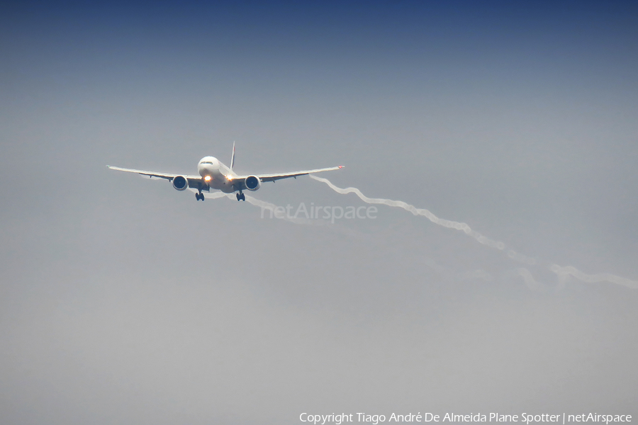 LATAM Airlines Brasil Boeing 777-32W(ER) (PT-MUJ) | Photo 387987