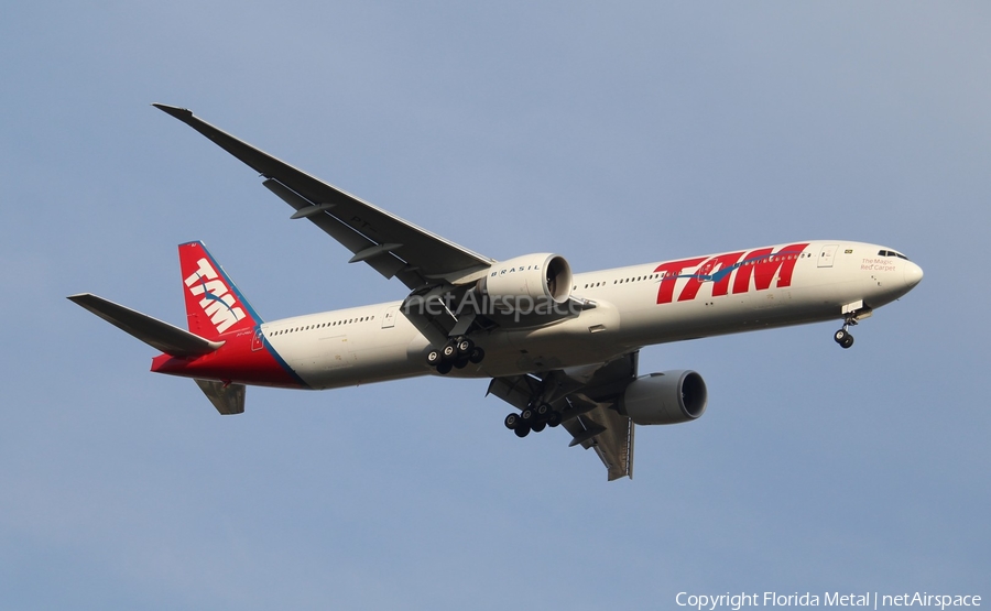 TAM Brazilian Airlines Boeing 777-32W(ER) (PT-MUJ) | Photo 407635