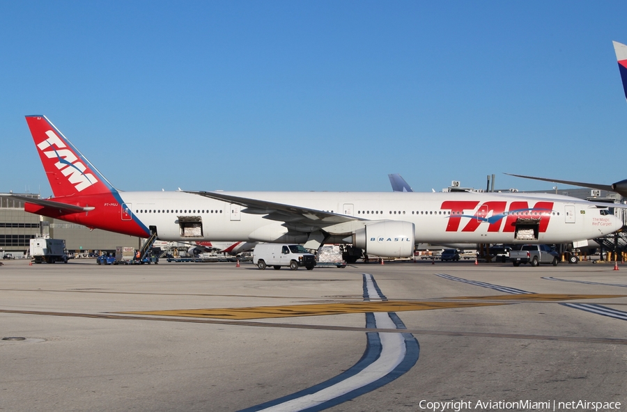 TAM Brazilian Airlines Boeing 777-32W(ER) (PT-MUJ) | Photo 199957