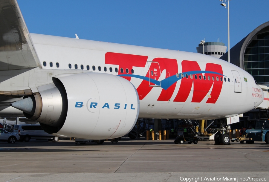 TAM Brazilian Airlines Boeing 777-32W(ER) (PT-MUJ) | Photo 199995