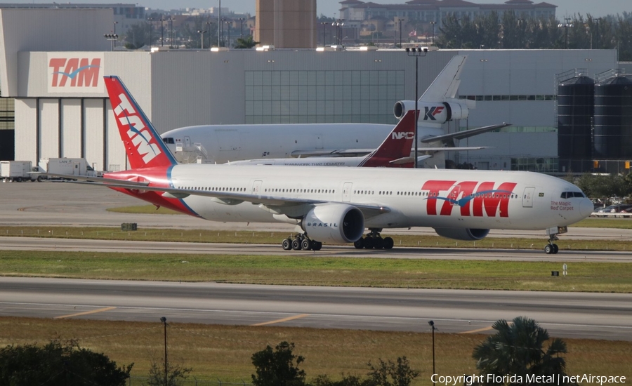 TAM Brazilian Airlines Boeing 777-32W(ER) (PT-MUJ) | Photo 296099