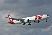 TAM Brazilian Airlines Boeing 777-32W(ER) (PT-MUJ) at  Miami - International, United States