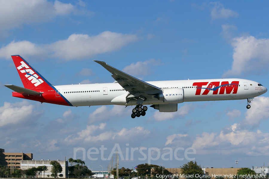 TAM Brazilian Airlines Boeing 777-32W(ER) (PT-MUJ) | Photo 69109