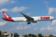TAM Brazilian Airlines Boeing 777-32W(ER) (PT-MUJ) at  Miami - International, United States