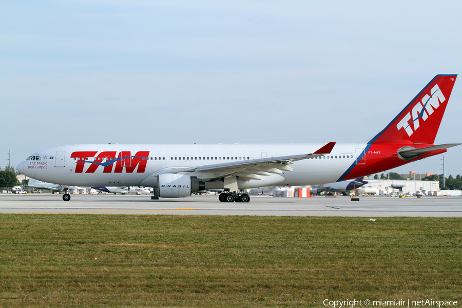 TAM Brazilian Airlines Airbus A330-223 (PT-MVB) | Photo 1105