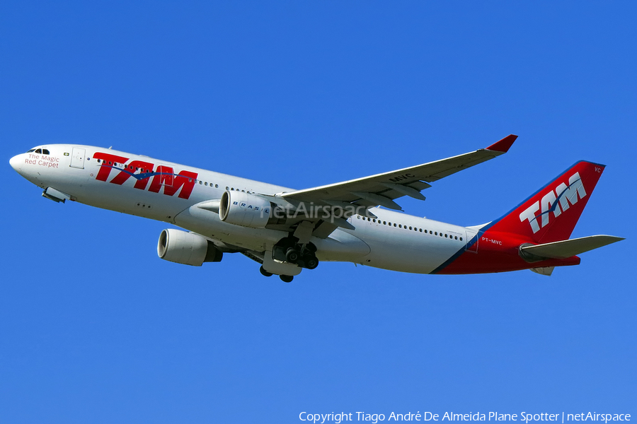 TAM Brazilian Airlines Airbus A330-223 (PT-MVC) | Photo 589038