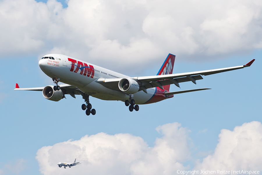 TAM Brazilian Airlines Airbus A330-223 (PT-MVU) | Photo 30732
