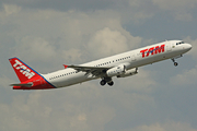 TAM Brazilian Airlines Airbus A321-231 (PT-MXB) at  Sao Paulo - Guarulhos - Andre Franco Montoro (Cumbica), Brazil