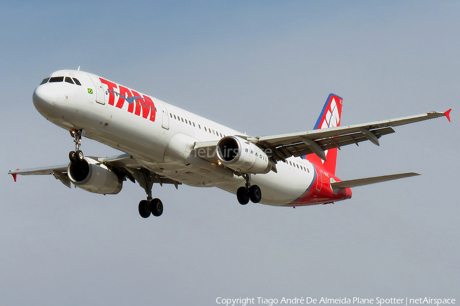 LATAM Airlines Brasil Airbus A321-231 (PT-MXC) | Photo 359295