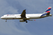 LATAM Airlines Brasil Airbus A321-231 (PT-MXD) at  Sao Paulo - Guarulhos - Andre Franco Montoro (Cumbica), Brazil
