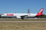 TAM Brazilian Airlines Airbus A321-231 (PT-MXI) at  Buenos Aires - Jorge Newbery Airpark, Argentina