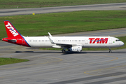 TAM Brazilian Airlines Airbus A321-231 (PT-MXL) at  Sao Paulo - Guarulhos - Andre Franco Montoro (Cumbica), Brazil