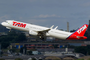 TAM Brazilian Airlines Airbus A321-231 (PT-MXN) at  Sao Paulo - Guarulhos - Andre Franco Montoro (Cumbica), Brazil