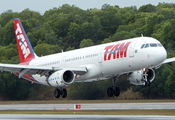 LATAM Airlines Brasil Airbus A321-231 (PT-MXP) at  Rio De Janeiro - Galeao - Antonio Carlos Jobim International, Brazil