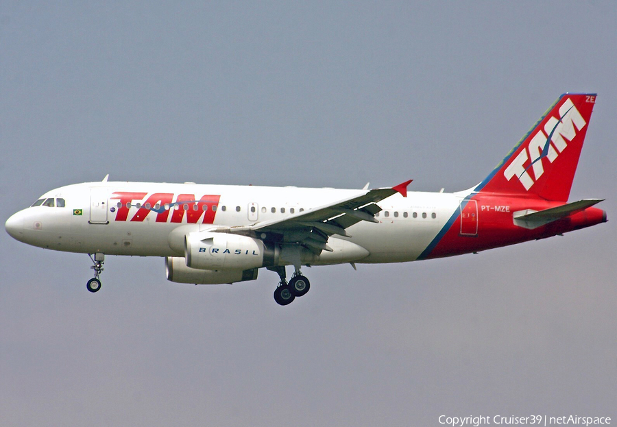 TAM Brazilian Airlines Airbus A319-132 (PT-MZE) | Photo 143929