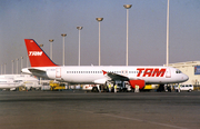 TAM Brazilian Airlines Airbus A320-231 (PT-MZR) at  Johannesburg - O.R.Tambo International, South Africa