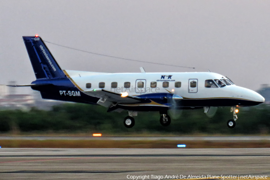 NHR Táxi Aéreo Embraer EMB-110P1 Bandeirante (PT-SGM) | Photo 512176
