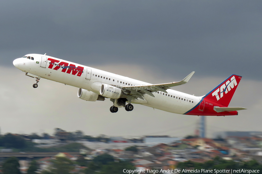 TAM Brazilian Airlines Airbus A321-211 (PT-XPA) | Photo 389070