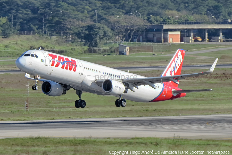 TAM Brazilian Airlines Airbus A321-211 (PT-XPA) | Photo 397633