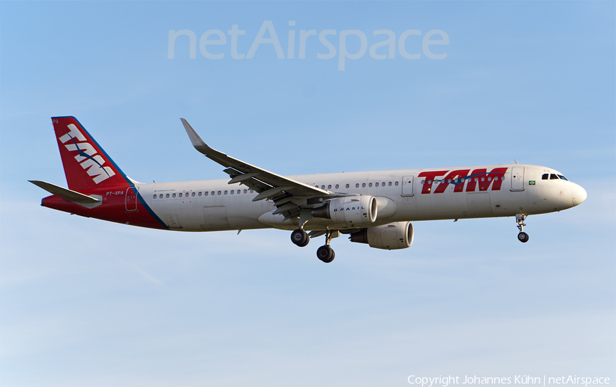 TAM Brazilian Airlines Airbus A321-211 (PT-XPA) | Photo 347522