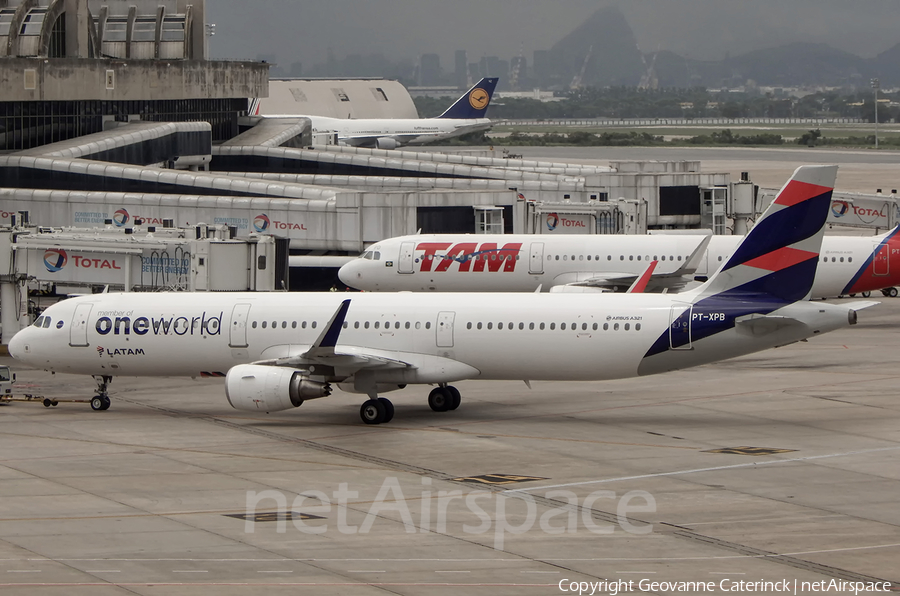 LATAM Airlines Brasil Airbus A321-211 (PT-XPB) | Photo 331834