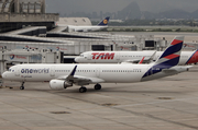 LATAM Airlines Brasil Airbus A321-211 (PT-XPB) at  Rio De Janeiro - Galeao - Antonio Carlos Jobim International, Brazil
