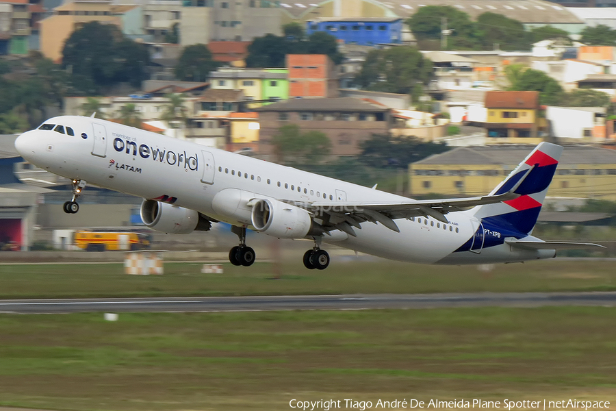 LATAM Airlines Brasil Airbus A321-211 (PT-XPB) | Photo 348756