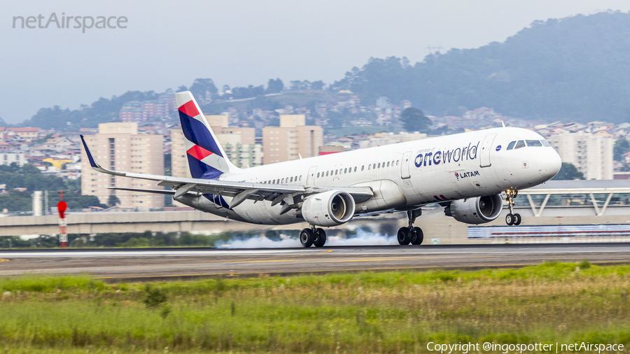 LATAM Airlines Brasil Airbus A321-211 (PT-XPB) | Photo 363445