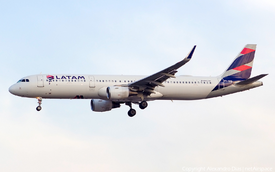 LATAM Airlines Brasil Airbus A321-211 (PT-XPB) | Photo 529421