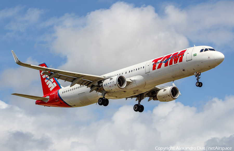 TAM Brazilian Airlines Airbus A321-211 (PT-XPD) | Photo 496421