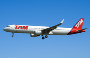 TAM Brazilian Airlines Airbus A321-211 (PT-XPD) at  Salvador - International (Deputado Luís Eduardo Magalhães), Brazil