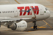 TAM Brazilian Airlines Airbus A321-211 (PT-XPE) at  Rio De Janeiro - Galeao - Antonio Carlos Jobim International, Brazil