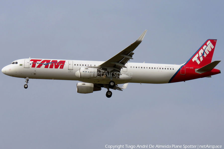 TAM Brazilian Airlines Airbus A321-211 (PT-XPE) | Photo 403052