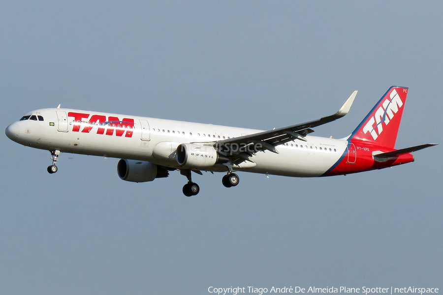 TAM Brazilian Airlines Airbus A321-211 (PT-XPE) | Photo 473828