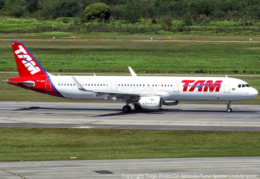 TAM Brazilian Airlines Airbus A321-211 (PT-XPE) | Photo 544509
